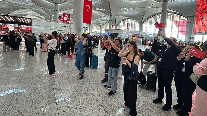 İSTANBUL HAVALİMANI’NDA 19 MAYIS COŞKUSU
