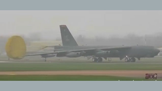 B-52’LER İNGİLTERE’YE İNDİ!