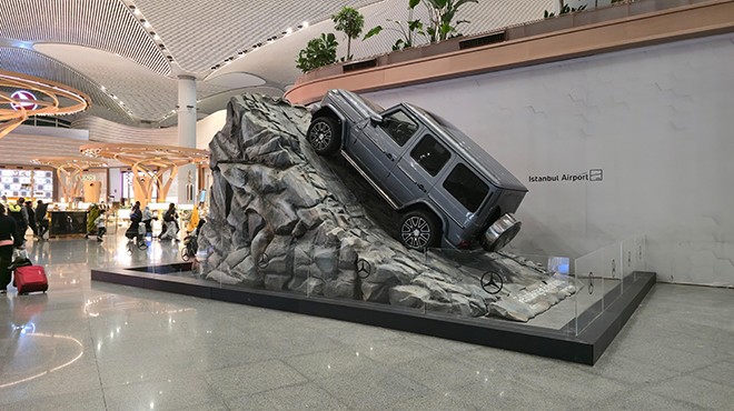 MERCEDES-BENZ’DEN ETKİLEYİCİ UYGULAMA