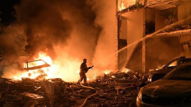 RUSYA'DAN KİEV'E HAVA SALDIRISI: 27 ÖLÜ