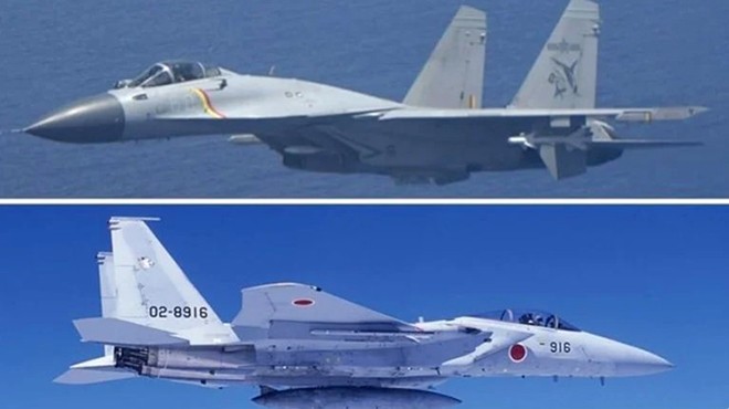 SAVAŞ UÇAKLARI BİRBİRİNE KİLİTLENDİ