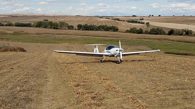 TEKİRDAĞ'DA TARLAYA ZORUNLU İNİŞ YAPTI