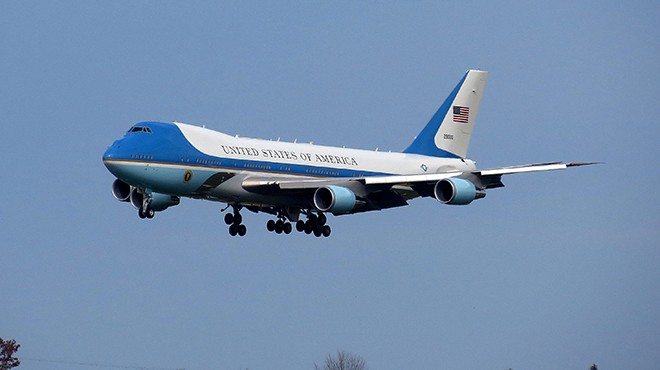 TRUMP'I TAŞIYAN AIR FORCE UÇAĞI ARIZALANDI